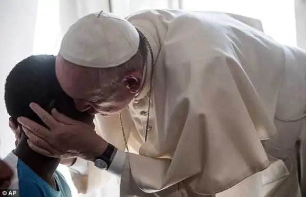 Photos: Pope Francis Pays Surprise Visit To 20 Ex-Prostitutes In Rome, 7 Nigerians Included